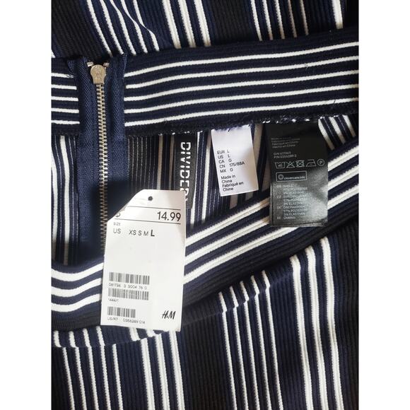 Divided H&M Striped Mini Skirt Blue/White Size Large - Picture 7 of 7